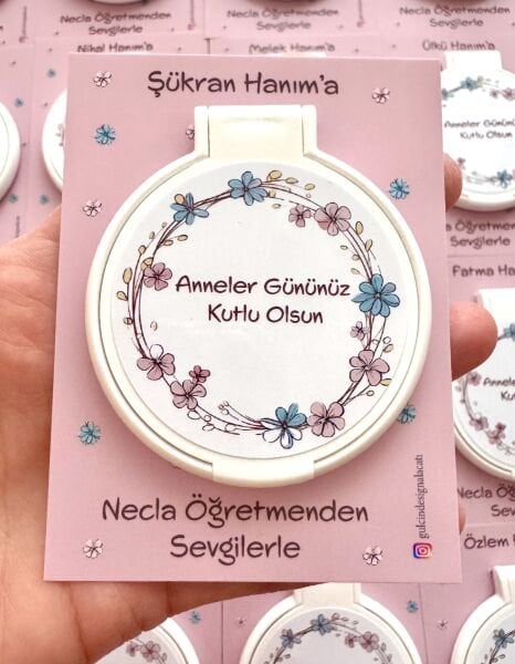 ANNELER GÜNÜ KARTLI PLASTİK CEP AYNASI