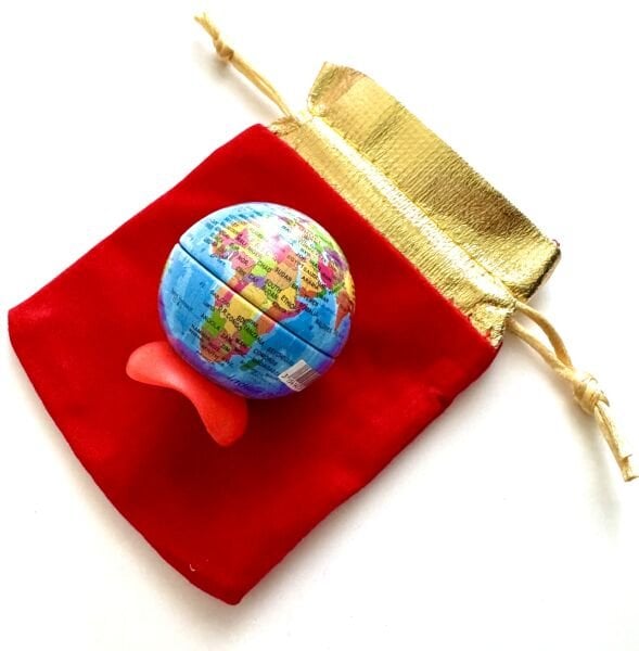 KIRMIZI KADİFE KESELİ DÜNYA KALEMTIRAŞ